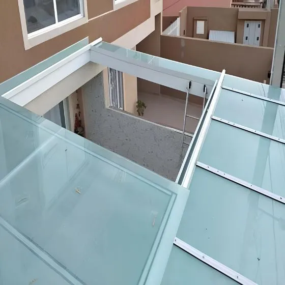 Cobertura Retrátil Policarbonato/Telha/Vidro - Toldos Porto Ferreira