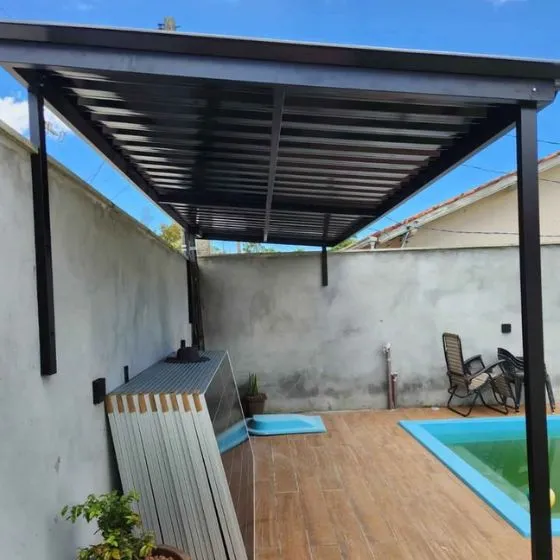 Cobertura de Telha Sanduíche em Porto Ferreira SP — Cobertura em passagem coberta entre ambientes