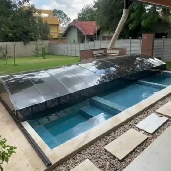 Cobertura Retrátil para Piscina em Porto Ferreira SP Cobertura Retrátil para Piscina em Porto Ferreira SP — Cobertura em quintal residencial coberto
