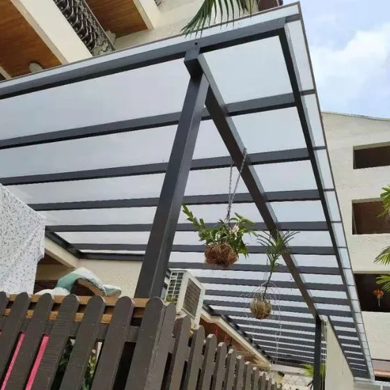 Pergolado Fixo de Ferro em Porto Ferreira SP — Instalação em garagem residencial