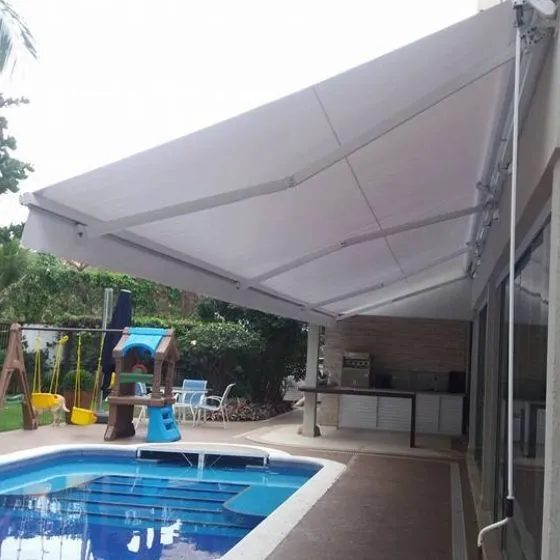 Toldo Articulado em Porto Ferreira SP — Cobertura em quintal residencial coberto