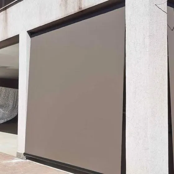 Toldo Cortina de Tela Screen em Porto Ferreira SP — Cobertura com estrutura metálica reforçada