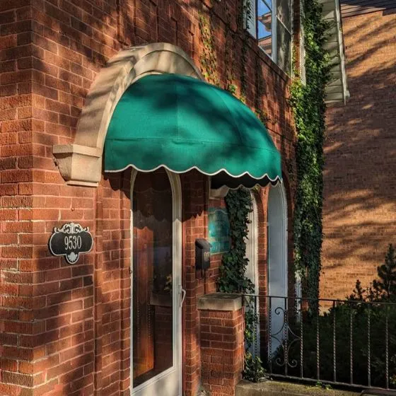 Toldo Fixo de Lona Náutica em Porto Ferreira SP Toldo Fixo de Lona Náutica em Porto Ferreira SP — Instalação em área gourmet com churrasqueira
