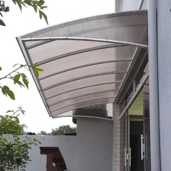 Toldo Policarbonato Alveolar em Porto Ferreira SP — Instalação em área gourmet com churrasqueira