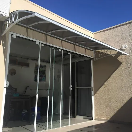 Toldo Policarbonato Alveolar em Porto Ferreira SP — Cobertura em quintal residencial coberto